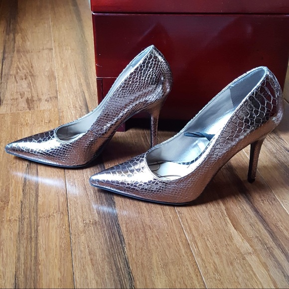Sam & Libby Shoes - Sam & Libby faux snakeskin silver pumps size 7 1/2